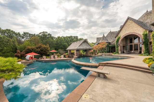 1100 Lakewood Drive, Monett, MO 65708