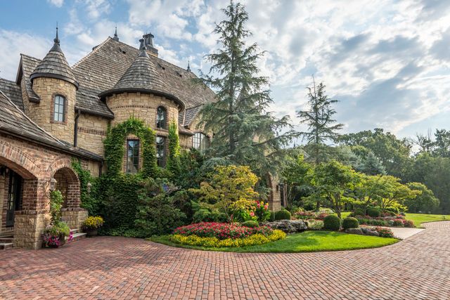 1100 Lakewood Drive, Monett, MO 65708