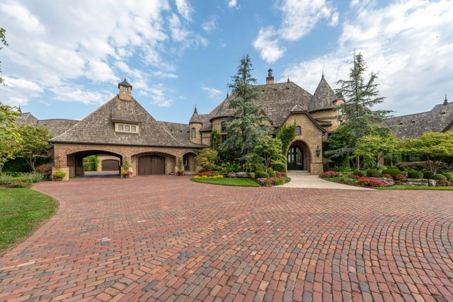 1100 Lakewood Drive, Monett, MO 65708