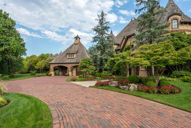 1100 Lakewood Drive, Monett, MO 65708