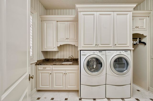 1100 Lakewood Drive, Monett, MO 65708