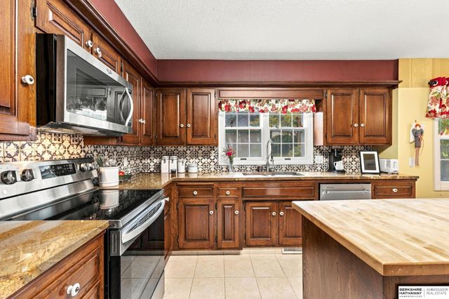 1223 N 123rd Circle, Omaha, NE 68154