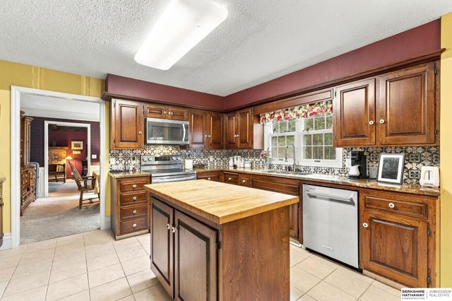 1223 N 123rd Circle, Omaha, NE 68154