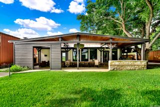 768 COUNTY ROAD 664, Devine, TX 78016