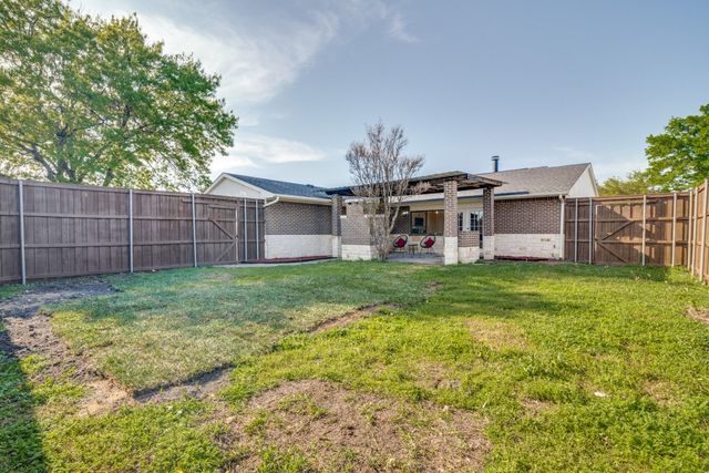 8102 Chesham Drive, Rowlett, TX 75088