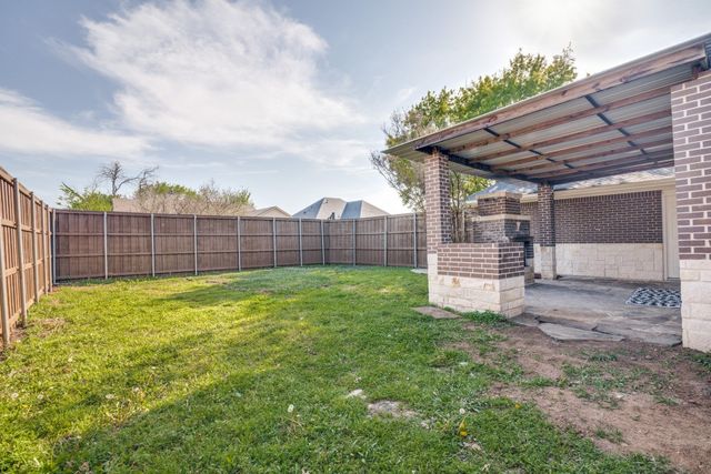 8102 Chesham Drive, Rowlett, TX 75088