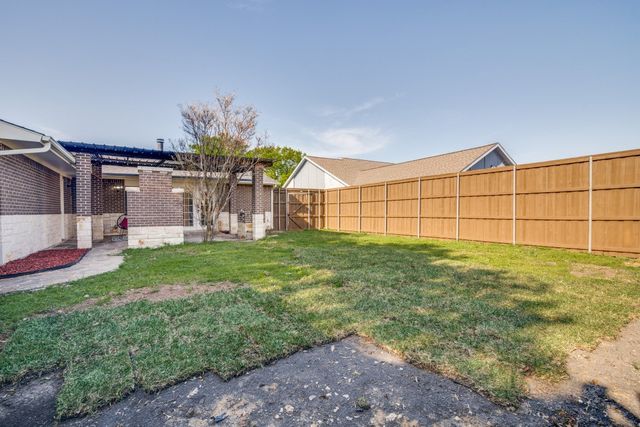 8102 Chesham Drive, Rowlett, TX 75088