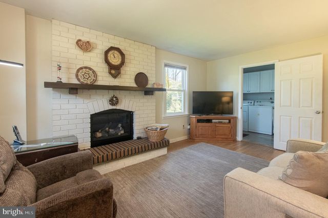 1042 WARREN RD, West Chester, PA 19382
