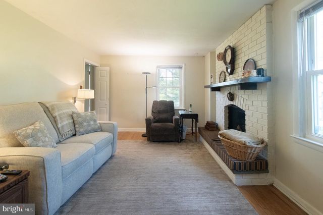 1042 WARREN RD, West Chester, PA 19382
