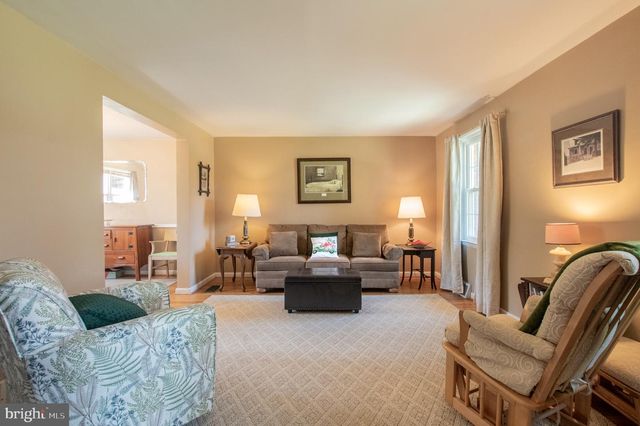 1042 WARREN RD, West Chester, PA 19382