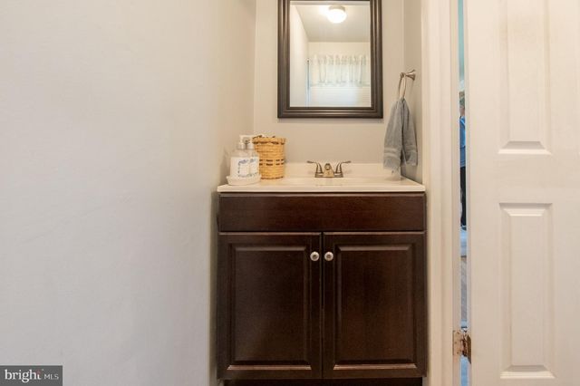 1042 WARREN RD, West Chester, PA 19382
