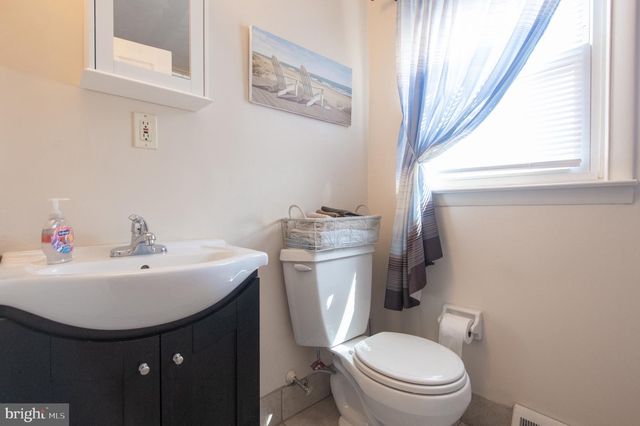 1042 WARREN RD, West Chester, PA 19382
