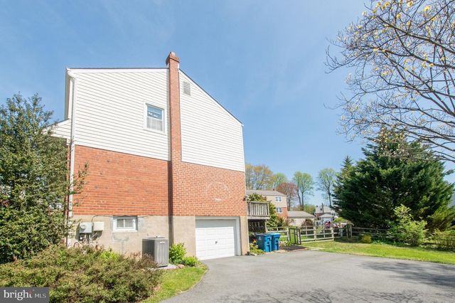 1042 WARREN RD, West Chester, PA 19382