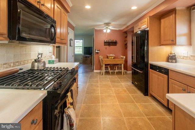 1042 WARREN RD, West Chester, PA 19382