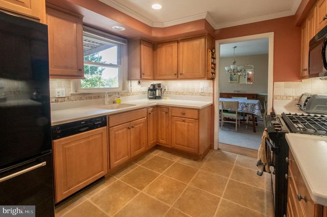 1042 WARREN RD, West Chester, PA 19382