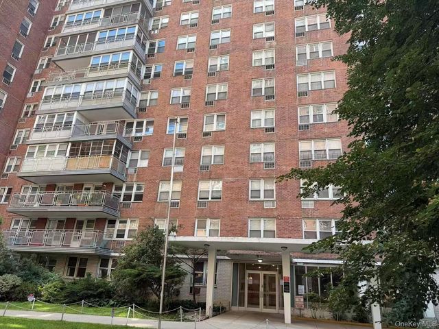 138-10 Franklin Avenue 12D, Flushing, NY 11355
