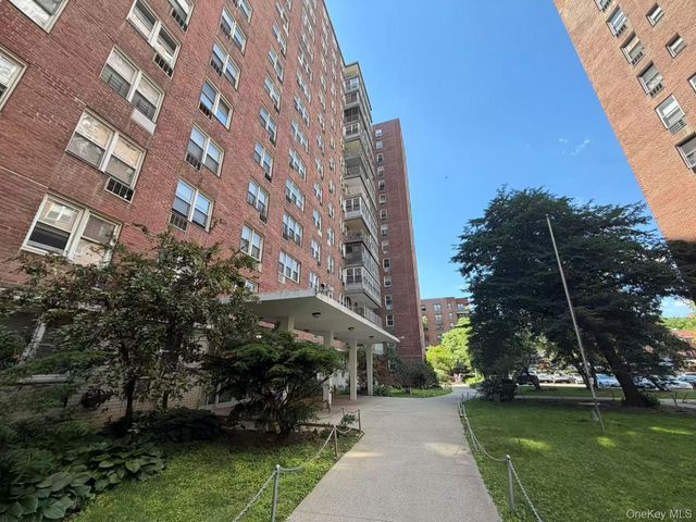 138-10 Franklin Avenue 12D, Flushing, NY 11355