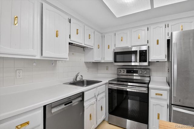19555 Dartmouth Place, Northville, MI 48167