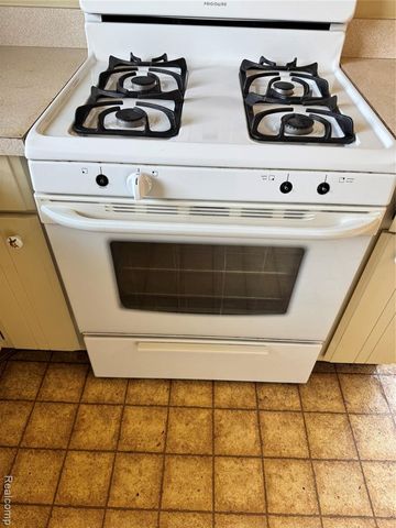 19902 Great Oaks Circle 129, Clinton Township, MI 48036