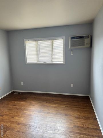 19902 Great Oaks Circle 129, Clinton Township, MI 48036