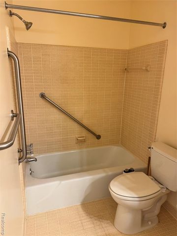19902 Great Oaks Circle 129, Clinton Township, MI 48036