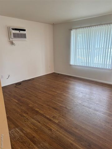 19902 Great Oaks Circle 129, Clinton Township, MI 48036