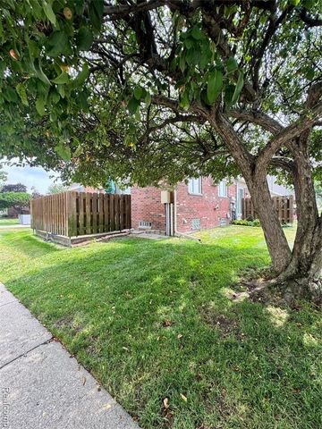 19902 Great Oaks Circle 129, Clinton Township, MI 48036