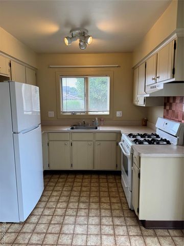 19902 Great Oaks Circle 129, Clinton Township, MI 48036