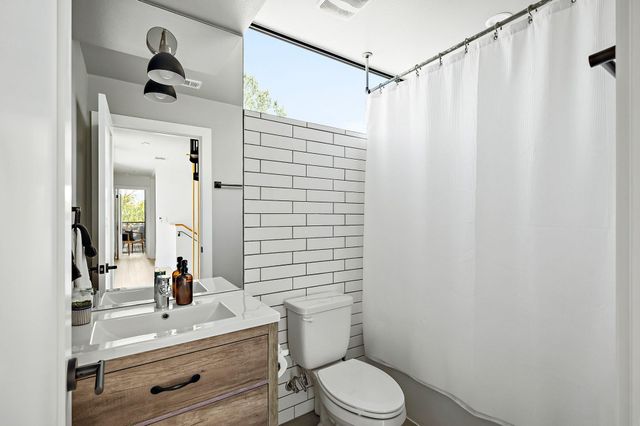 2201 Santa Rosa ST, Austin, TX 78702