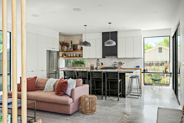 2201 Santa Rosa ST, Austin, TX 78702