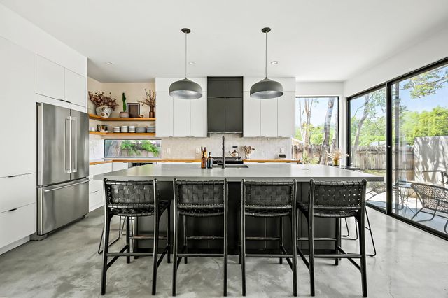 2201 Santa Rosa ST, Austin, TX 78702