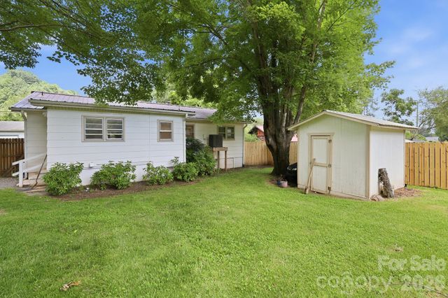 31 Edwards Street, Waynesville, NC 28786