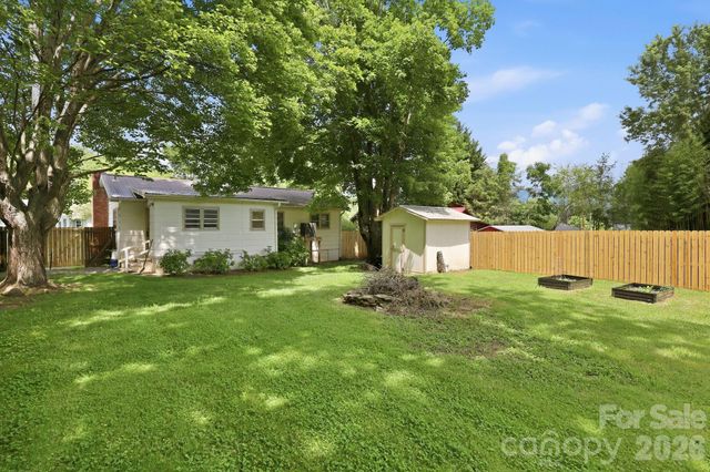 31 Edwards Street, Waynesville, NC 28786