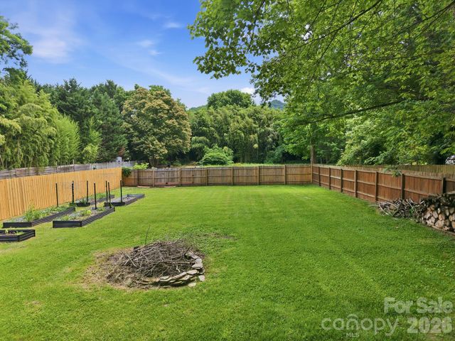 31 Edwards Street, Waynesville, NC 28786