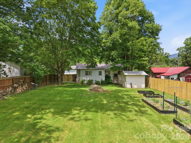 31 Edwards Street, Waynesville, NC 28786
