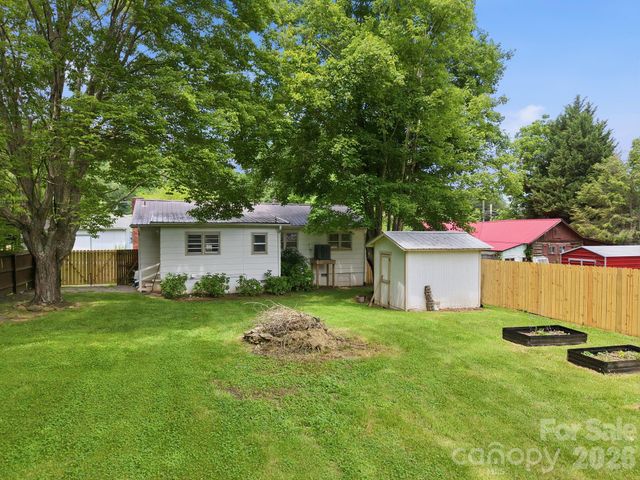 31 Edwards Street, Waynesville, NC 28786