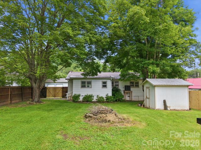 31 Edwards Street, Waynesville, NC 28786