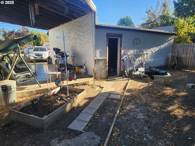 867 Ne JOHNSON St, Myrtle Creek, OR 97457