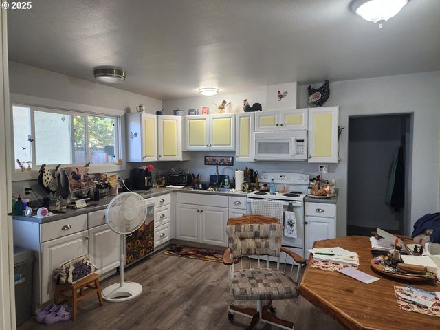 867 Ne JOHNSON St, Myrtle Creek, OR 97457