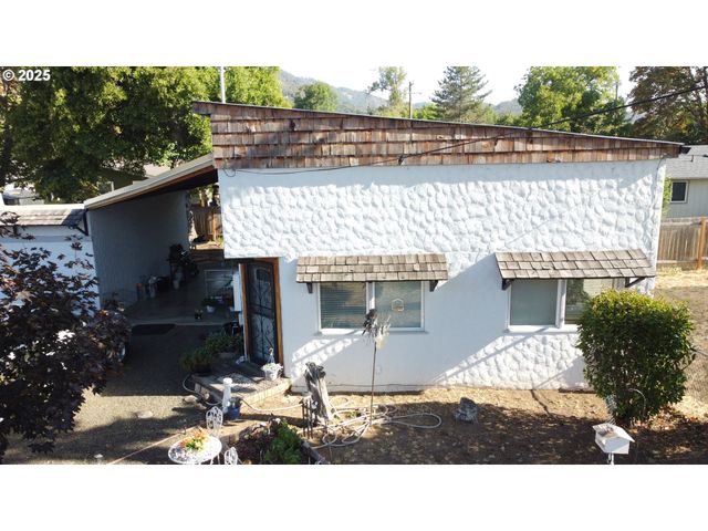 867 Ne JOHNSON St, Myrtle Creek, OR 97457