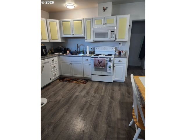 867 Ne JOHNSON St, Myrtle Creek, OR 97457