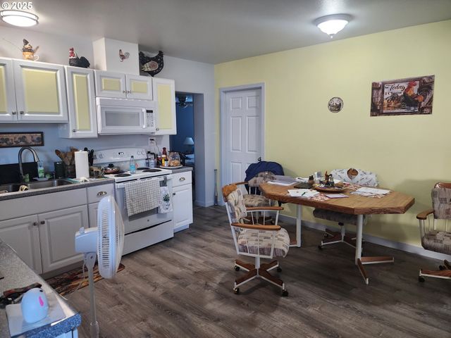867 Ne JOHNSON St, Myrtle Creek, OR 97457