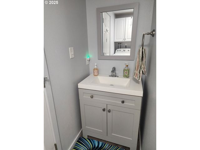 867 Ne JOHNSON St, Myrtle Creek, OR 97457