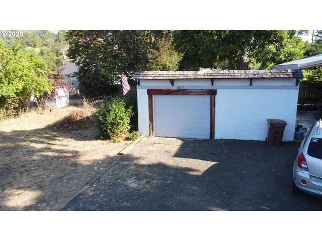 867 Ne JOHNSON St, Myrtle Creek, OR 97457