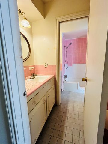 9442 Neuens Road 9442, Houston, TX 77080