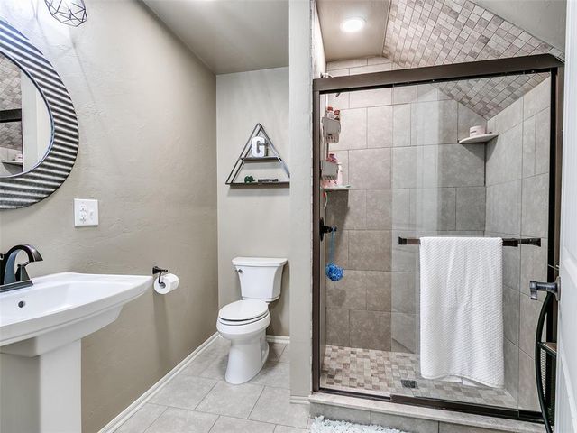 14421 Old Barn Road, Edmond, OK 73025