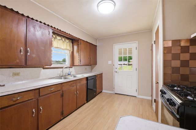 723 Clements Avenue, Van Alstyne, TX 75495