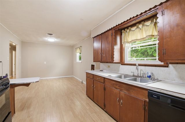 723 Clements Avenue, Van Alstyne, TX 75495