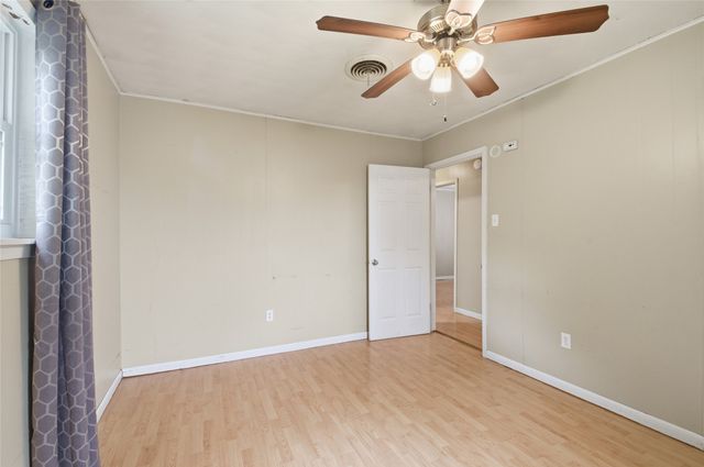 723 Clements Avenue, Van Alstyne, TX 75495