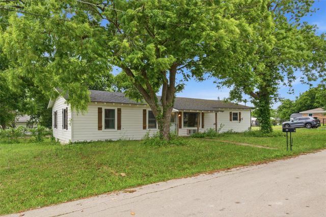 723 Clements Avenue, Van Alstyne, TX 75495